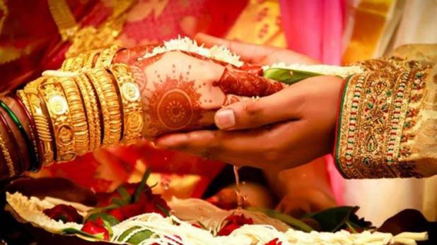 क्यों माता-पिता को पसंद आते हैं NRI दूल्हे? होगी रिसर्च