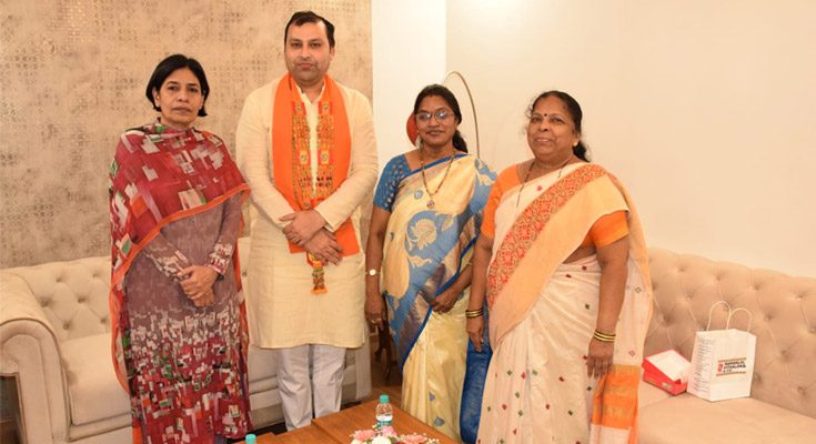 खादी और ग्रा‘ोद्योग आयोग के अध्यक्ष पद पर श्री ‘नोज कु‘ारजी की नियुक्ती के लिए लिज्जत अध्यक्षा ने किया अभिनंदन