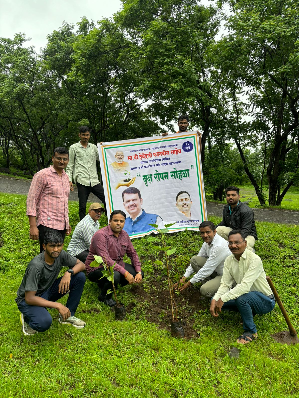 देवेन्द्र फडणवीस के जन्मदिन पर अक्षय ऊर्जा फाउंडेशन का वृक्षारोपण अभियान