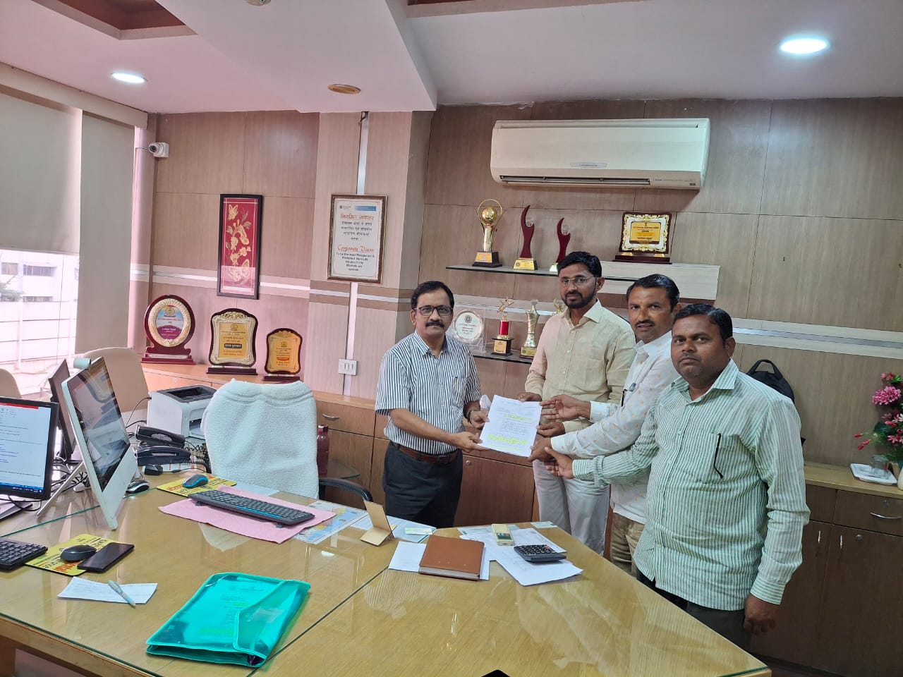 किसानों ने फसल बीमा भरपाई के लिए नागपुर में दिया निवेदन