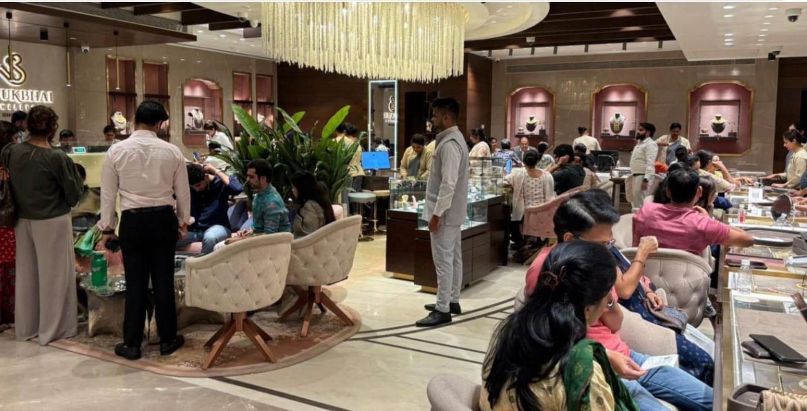 धनतेरस पर बटुकभाई ज्वेलर्स का नया शोरूम और वेडिंग सीजन कलेक्शन