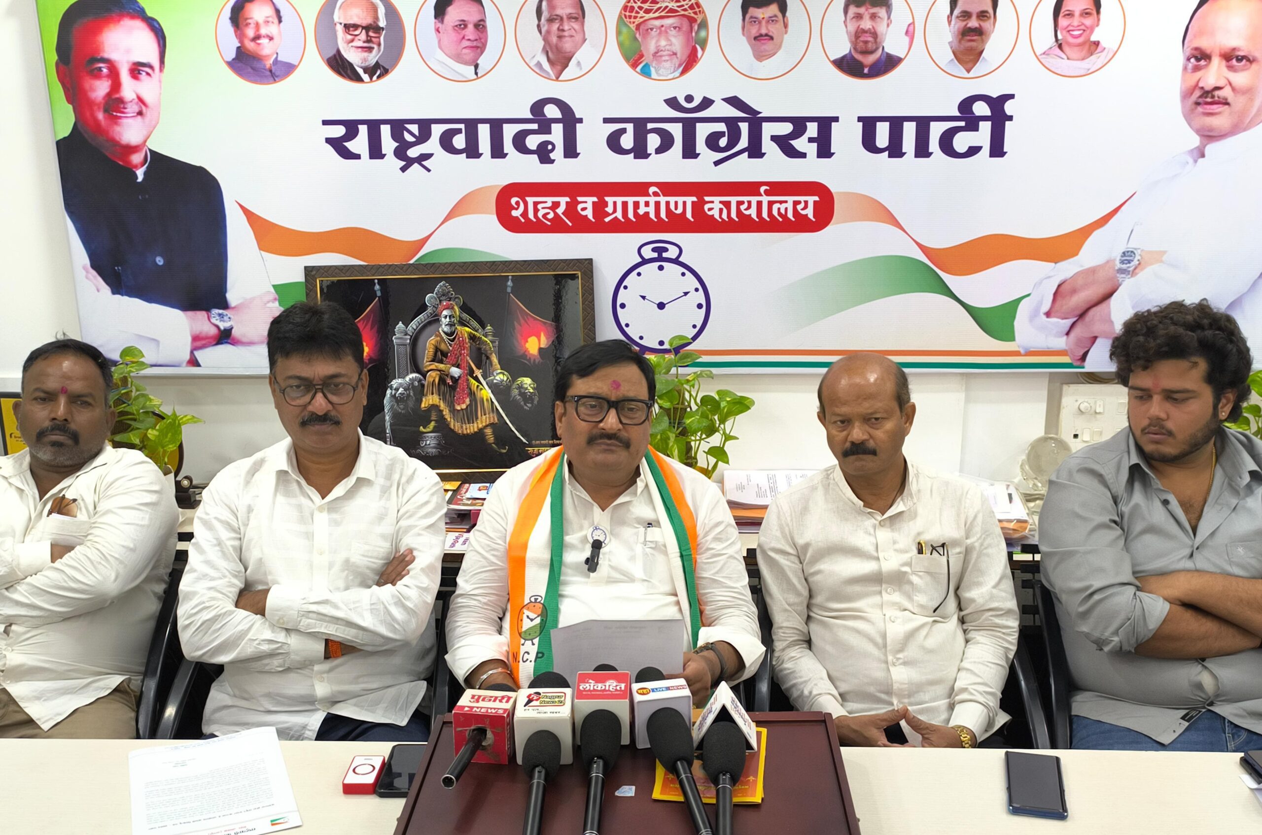 किसका झंडा लेकर प्रचार करना है, यह हमें किसी से सीखने की ज़रूरत नहीं: प्रशांत पवार