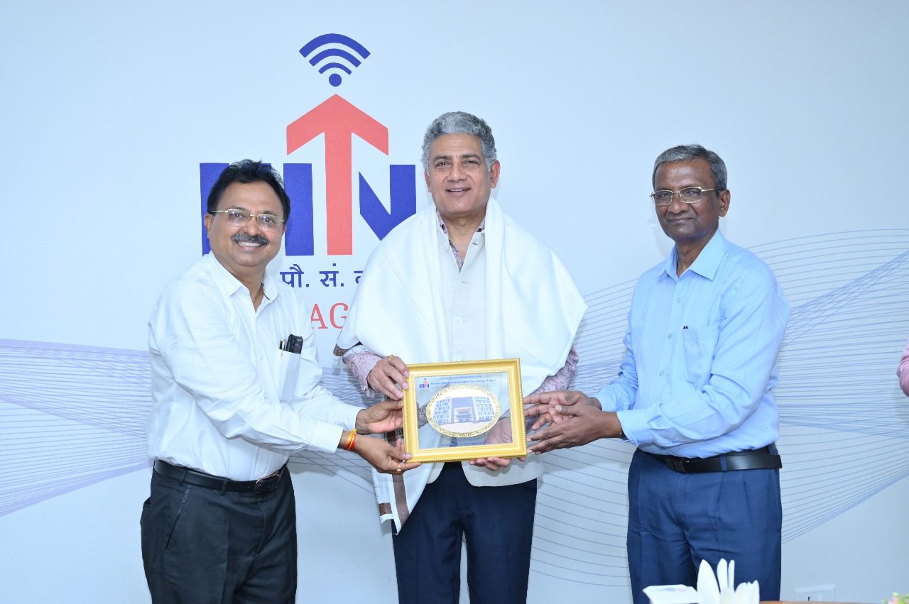 भारतीय सूचना प्रौद्योगिकी संस्थान में शासी मंडल के नए अध्यक्ष रवि शर्मा का दौरा