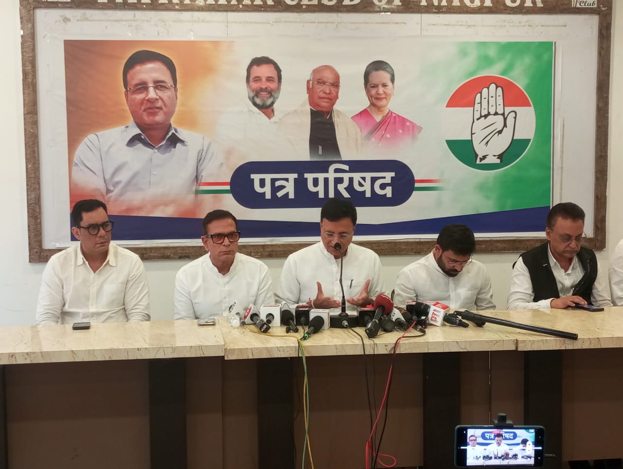 कांग्रेस का आरोप: ‘महायुति ने सोयाबीन किसानों से ₹23,340 करोड़ का महापाप किया’