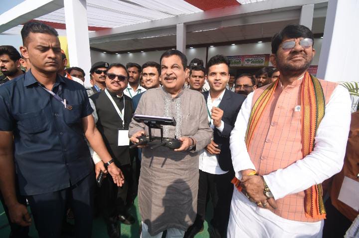 किसानों को फार्मर प्रोड्यूसर कंपनी के लिए पहल करनी चाहिए: गडकरी