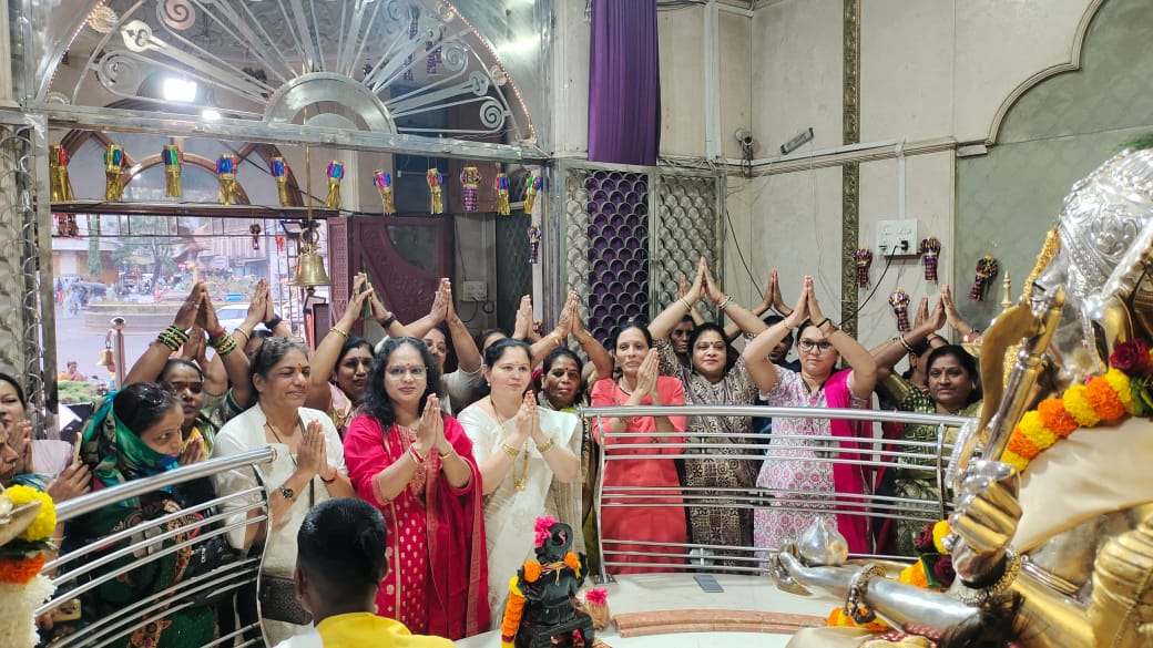 एकनाथ शिंदे को फिर से मुख्यमंत्री बनाने के लिए मंदिर में प्रार्थना