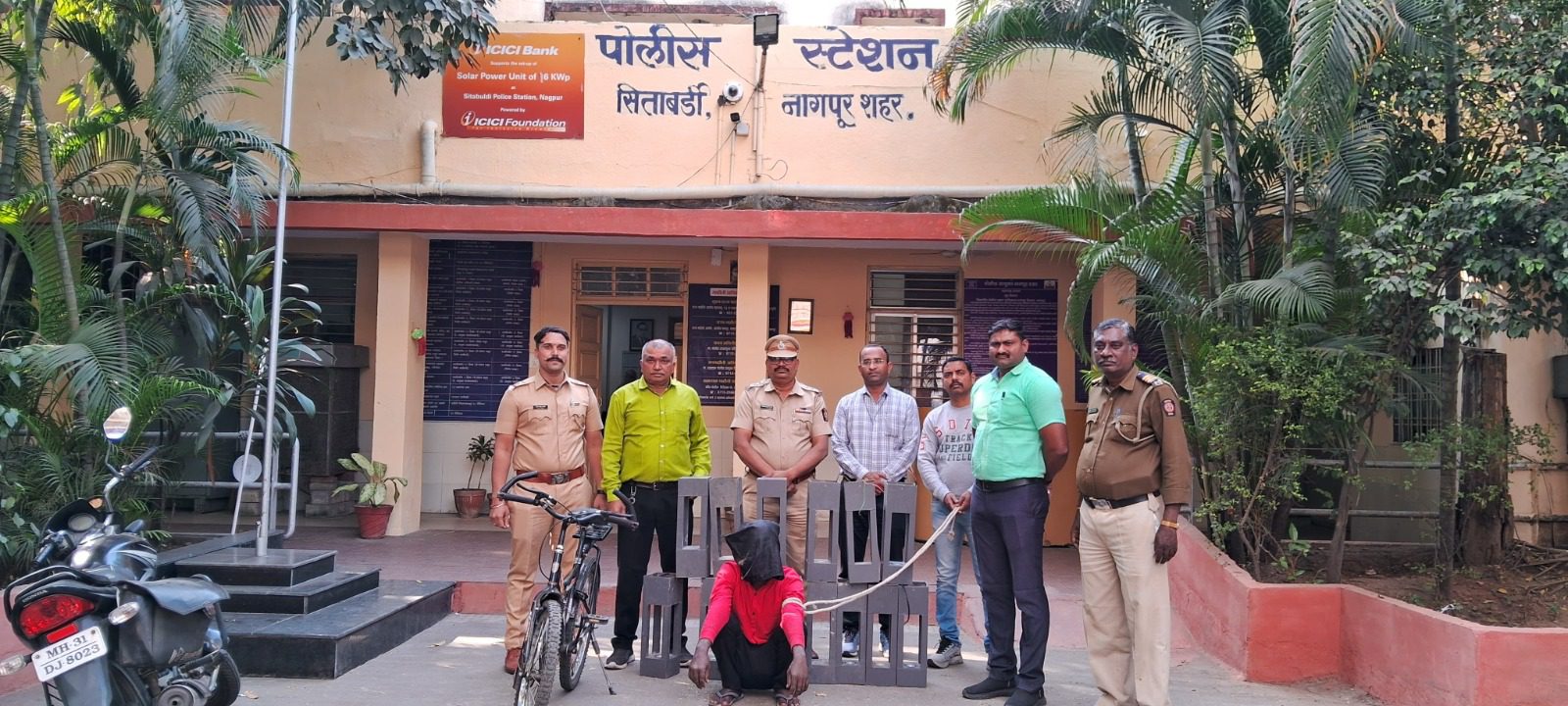 सड़क लाइट चोरी के मामले में आरोपी गिरफ्तार, 2.14 लाख का माल बरामद