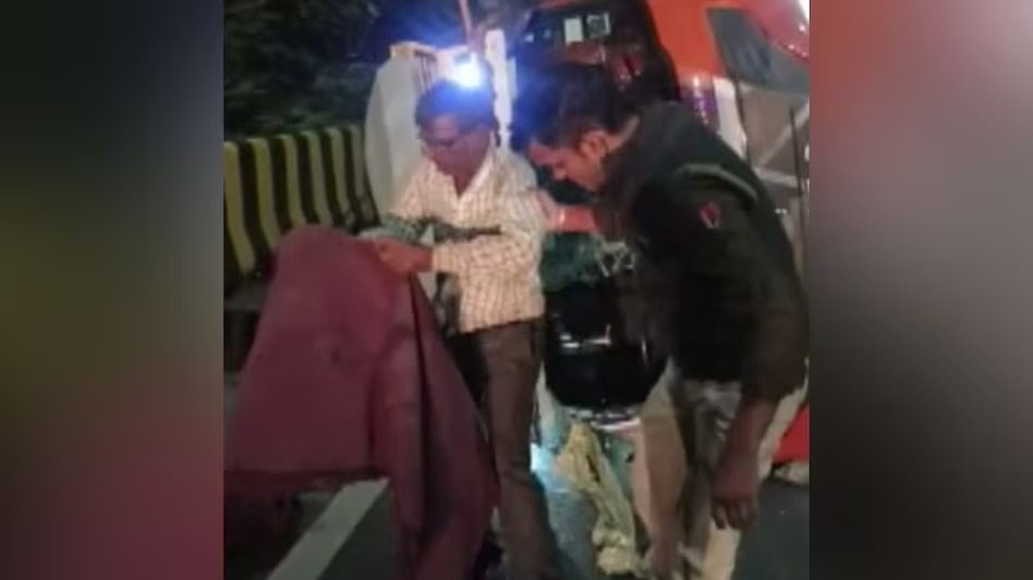 राजस्थान के चौमूं में पलटा CNG से भरा टैंकर
