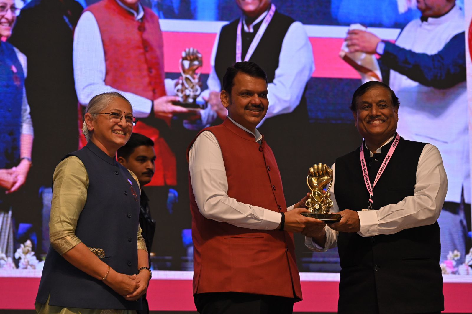 मुख्यमंत्री देवेंद्र फडणवीस ने आदिवासी स्वास्थ्य के लिए समग्र स्वास्थ्य नीति बनाने का किया ऐलान