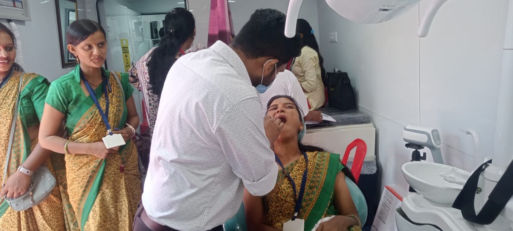 हिराई महोत्सव में डायग्नोस्टिक कैंसर वैन के माध्यम से कैंसर जागरूकता और जांच अभियान