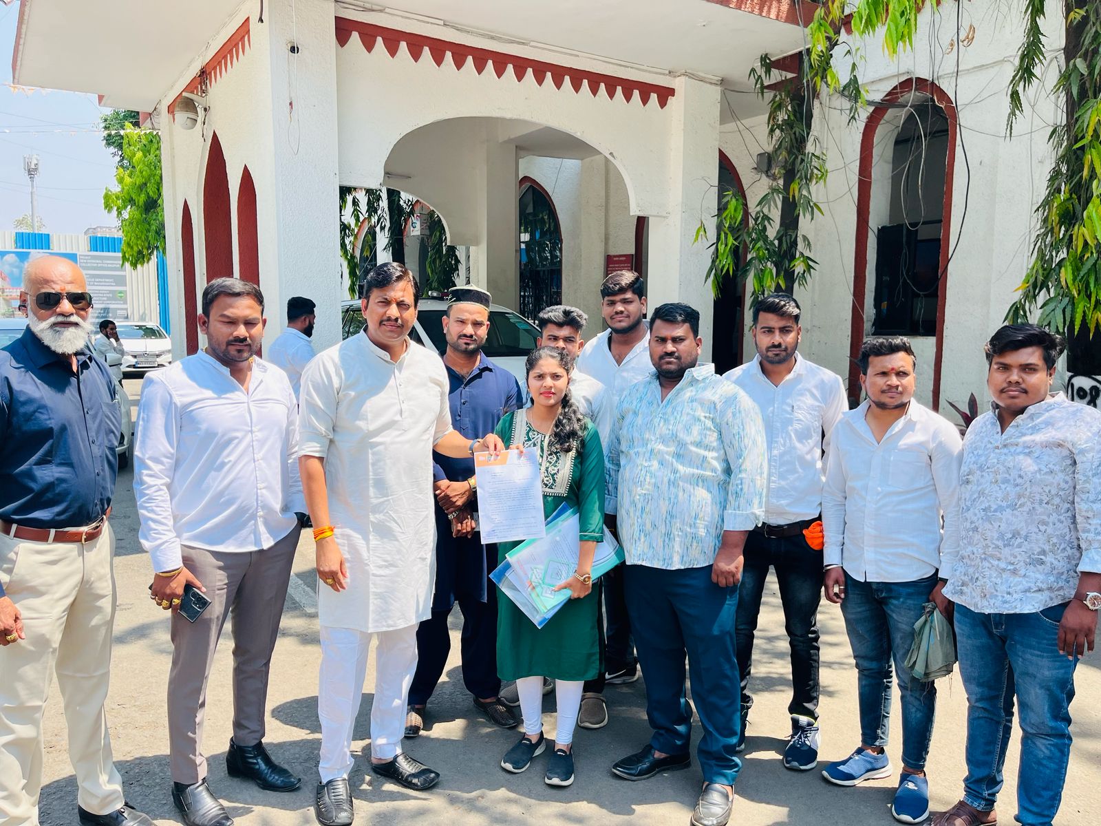 गाद मुक्त धरण, गाद युक्त शिवार योजना में बड़ा भ्रष्टाचार, बिना काम किए संस्थाओं को मिला भुगतान – शिवसेनाने जिलाधिकारी को सौंपी शिकायत